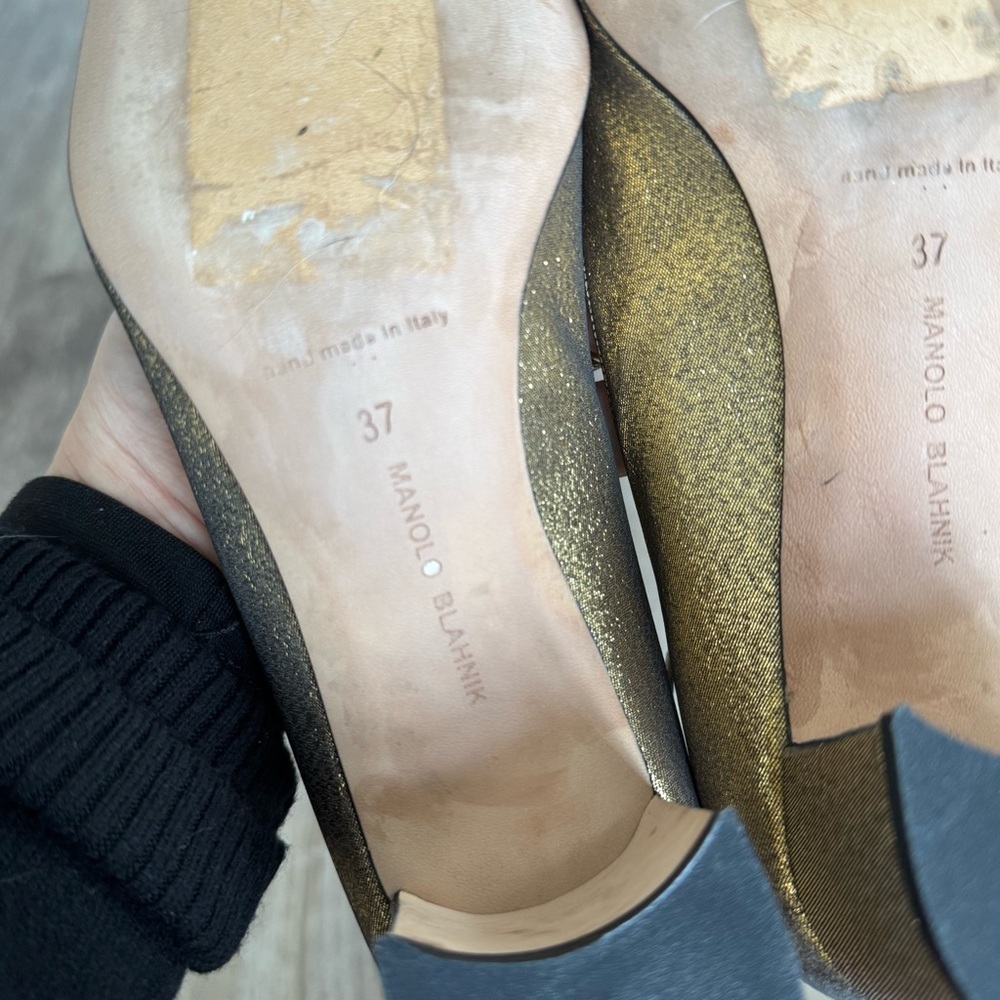 NWOT! MANOLO BLAHNIK Listony Gold Glitter Ankle Strap Pump, 30mm Heel - Size 37 - Picture 7 of 12